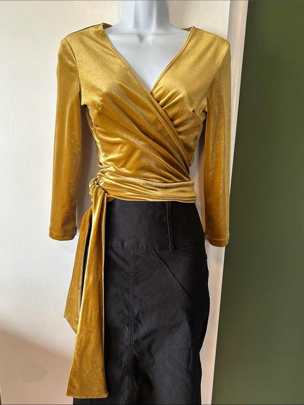 Vixen by Michelline Pitt - Wrap top in Gold - Picture 3 of 8